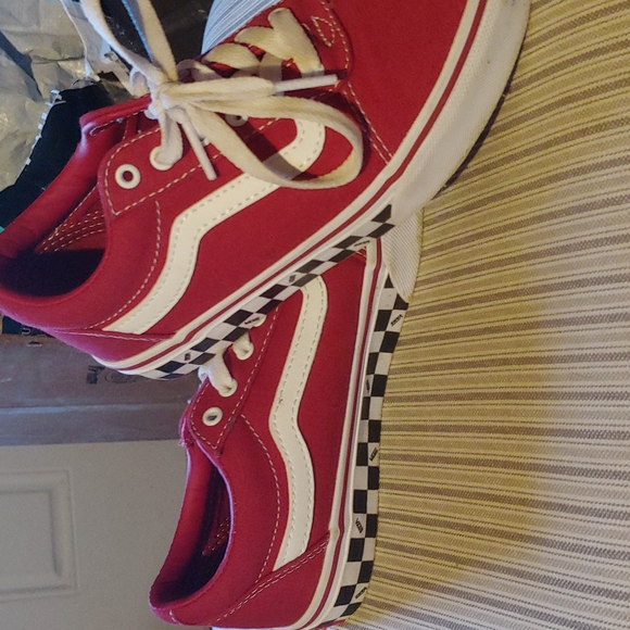Boys size 2.0 Vans - Picture 1 of 3